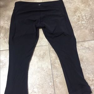Size 8 black lululemon crops
